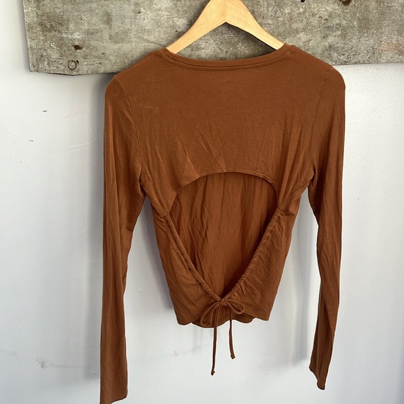 🆕🏷️ Backless modal top - Picture 4 of 5